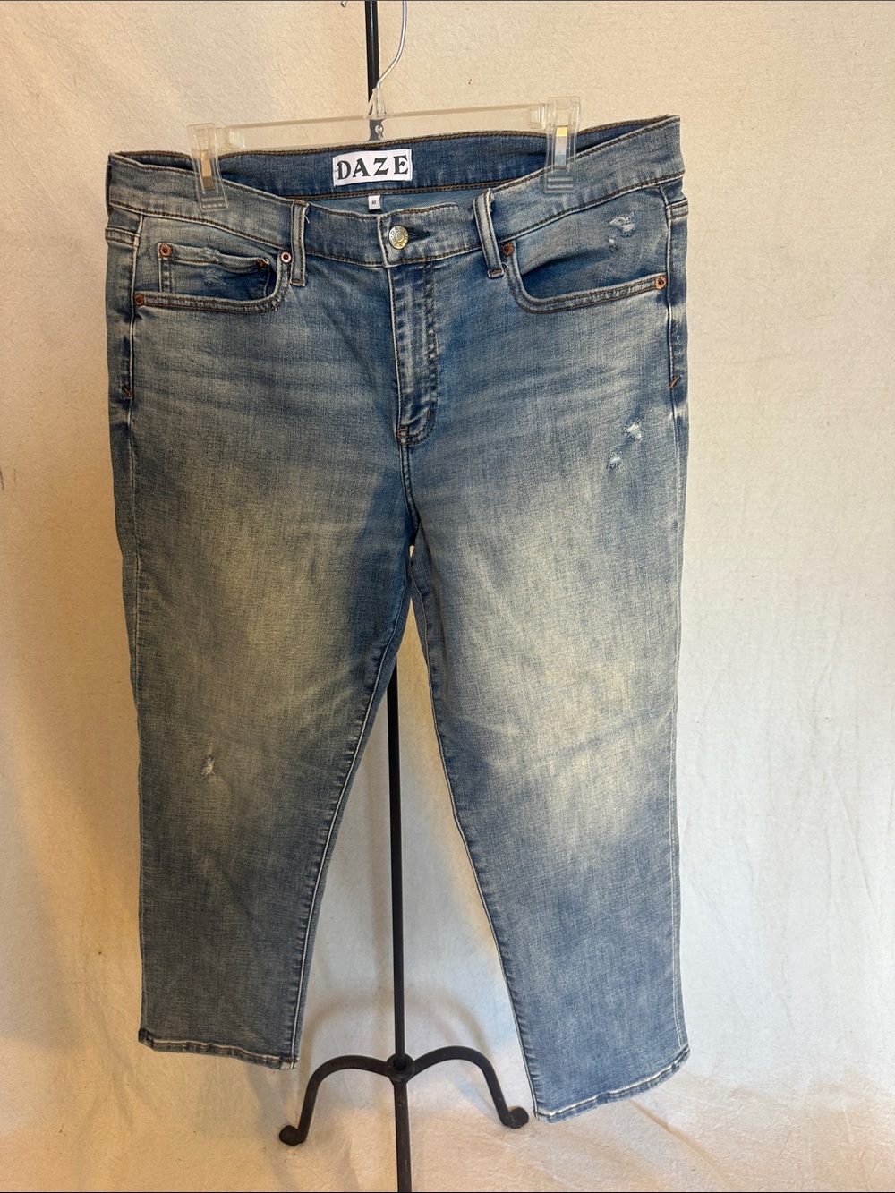 DAZE Size 32 Lightly Distressed Straight Leg Ankle Jeans Medium Wash Stretch